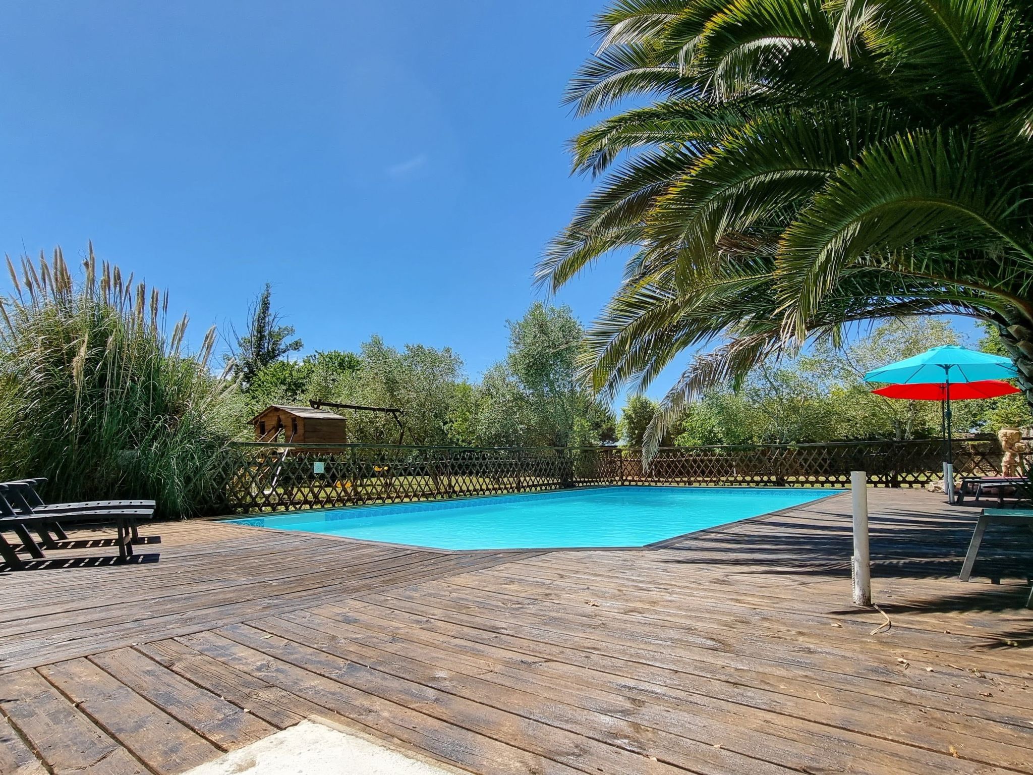 8-Zimmer-Schloss mit Pool und eigenem Park-Drinnen