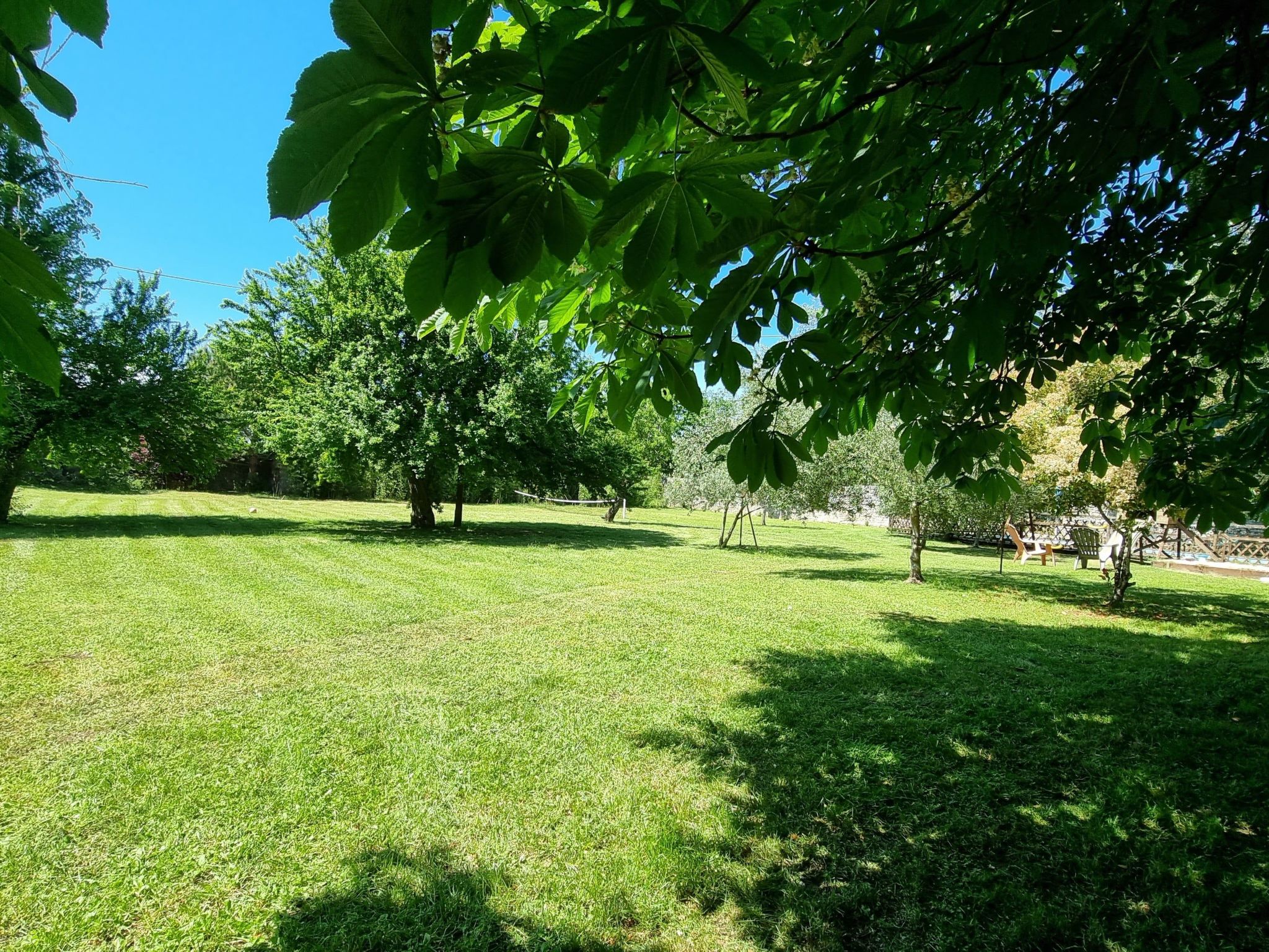 8-Zimmer-Schloss mit Pool und eigenem Park-Drinnen