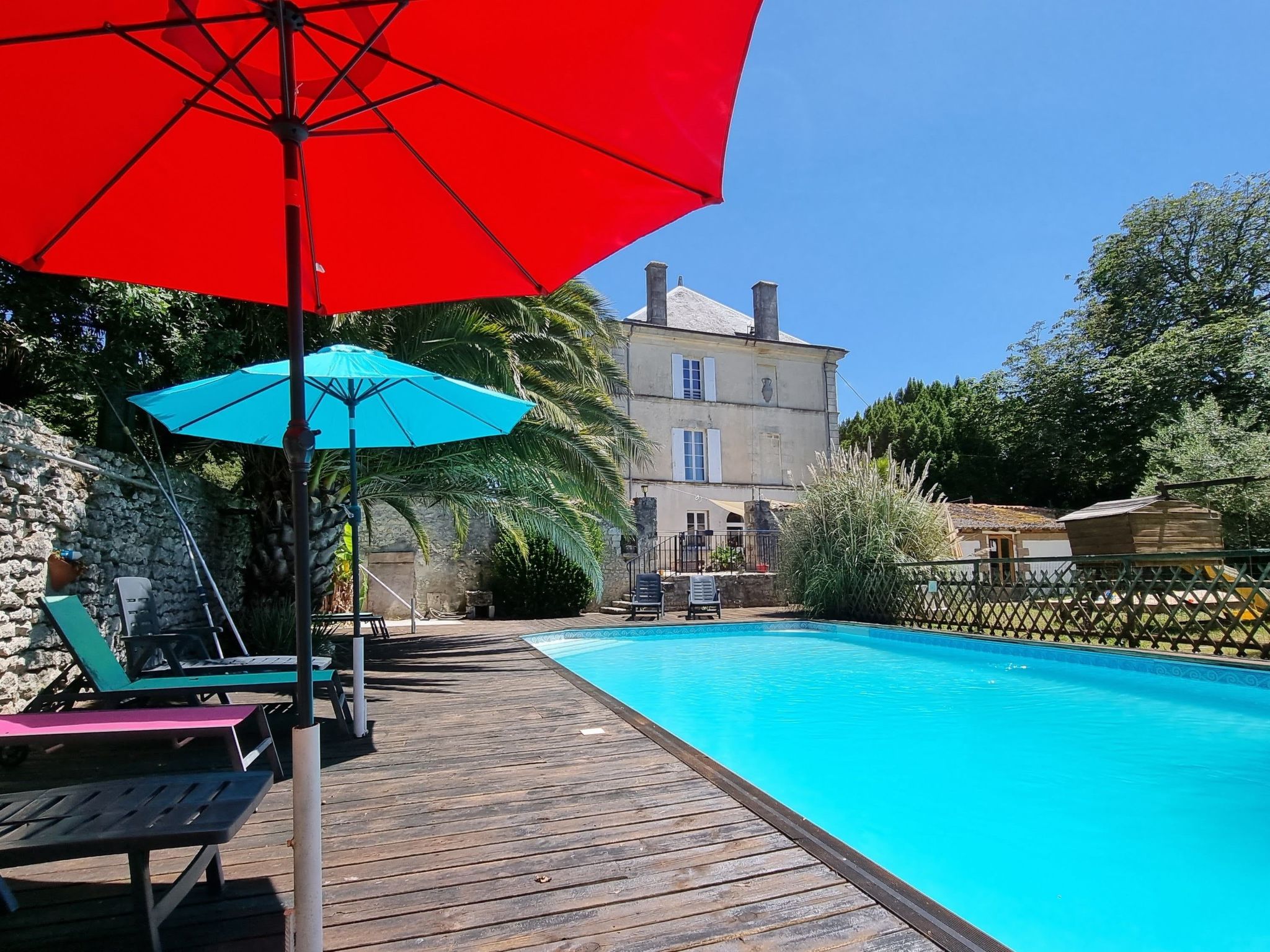 8-Zimmer-Schloss mit Pool und eigenem Park-Drinnen