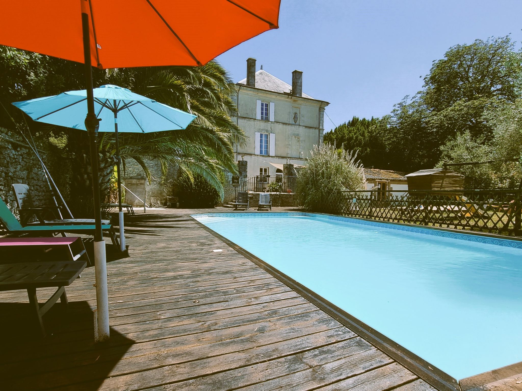 8-Zimmer-Schloss mit Pool und eigenem Park-Drinnen