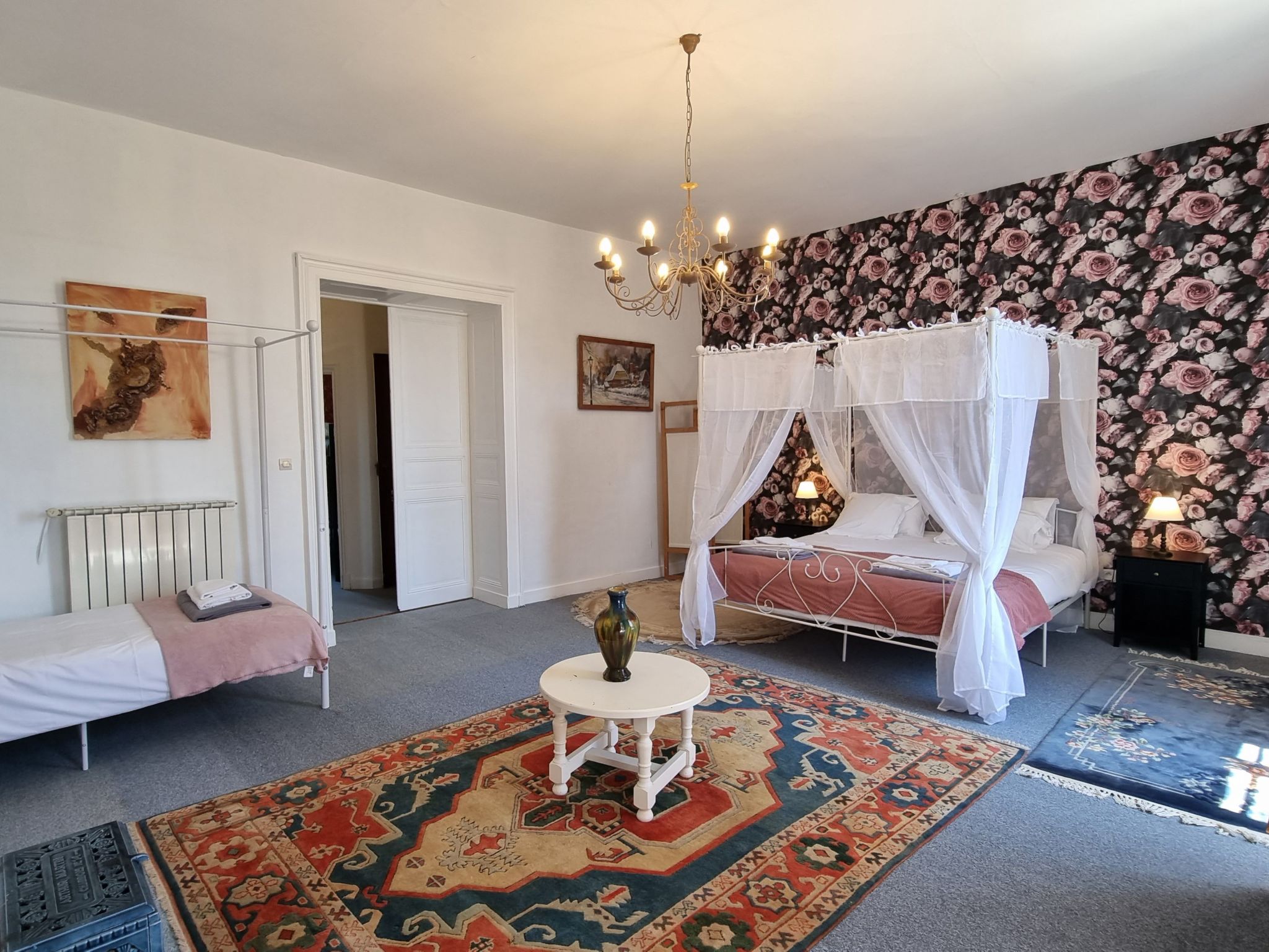 8-Zimmer-Schloss mit Pool und eigenem Park-Drinnen