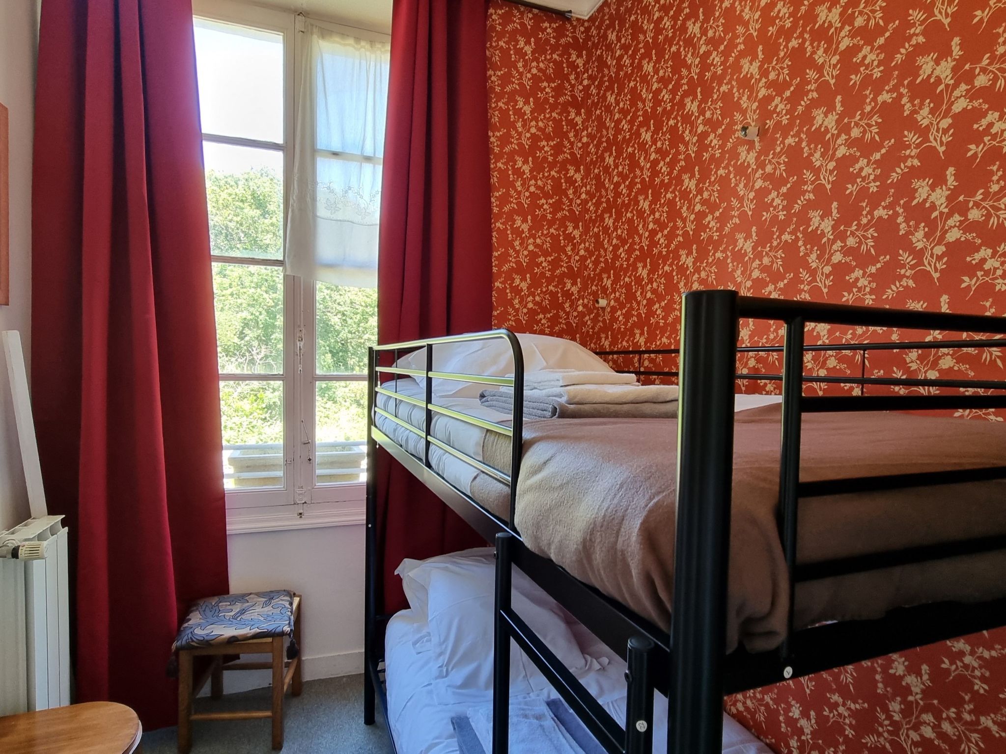 8-Zimmer-Schloss mit Pool und eigenem Park-Drinnen