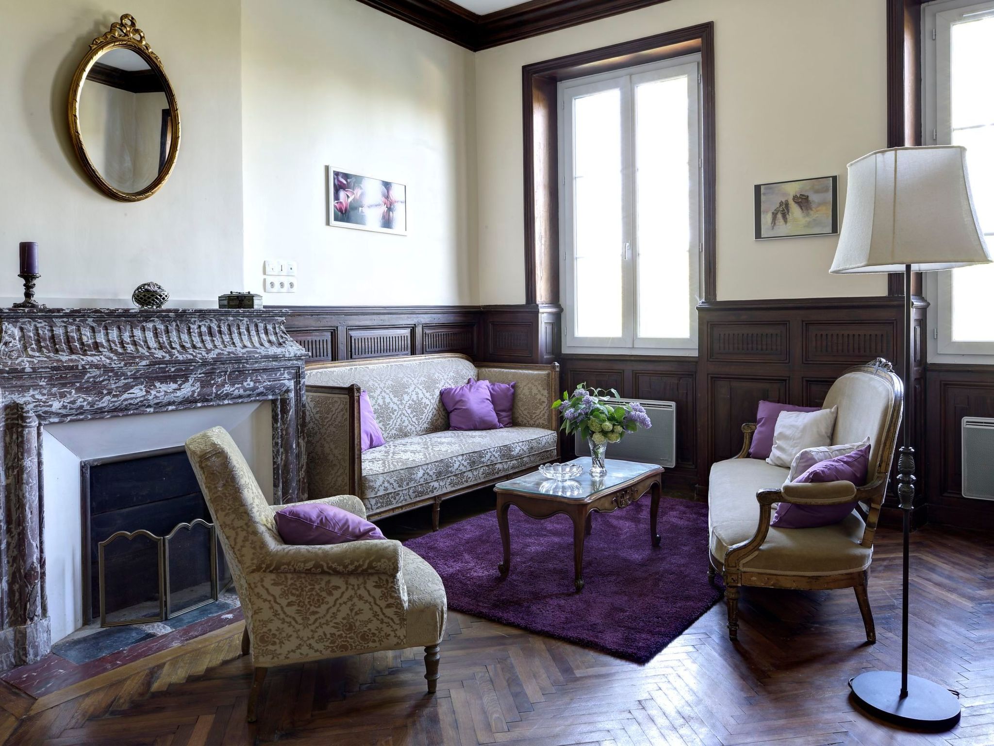 Schloss mit Überlaufpool an der Dordogne-Binnen