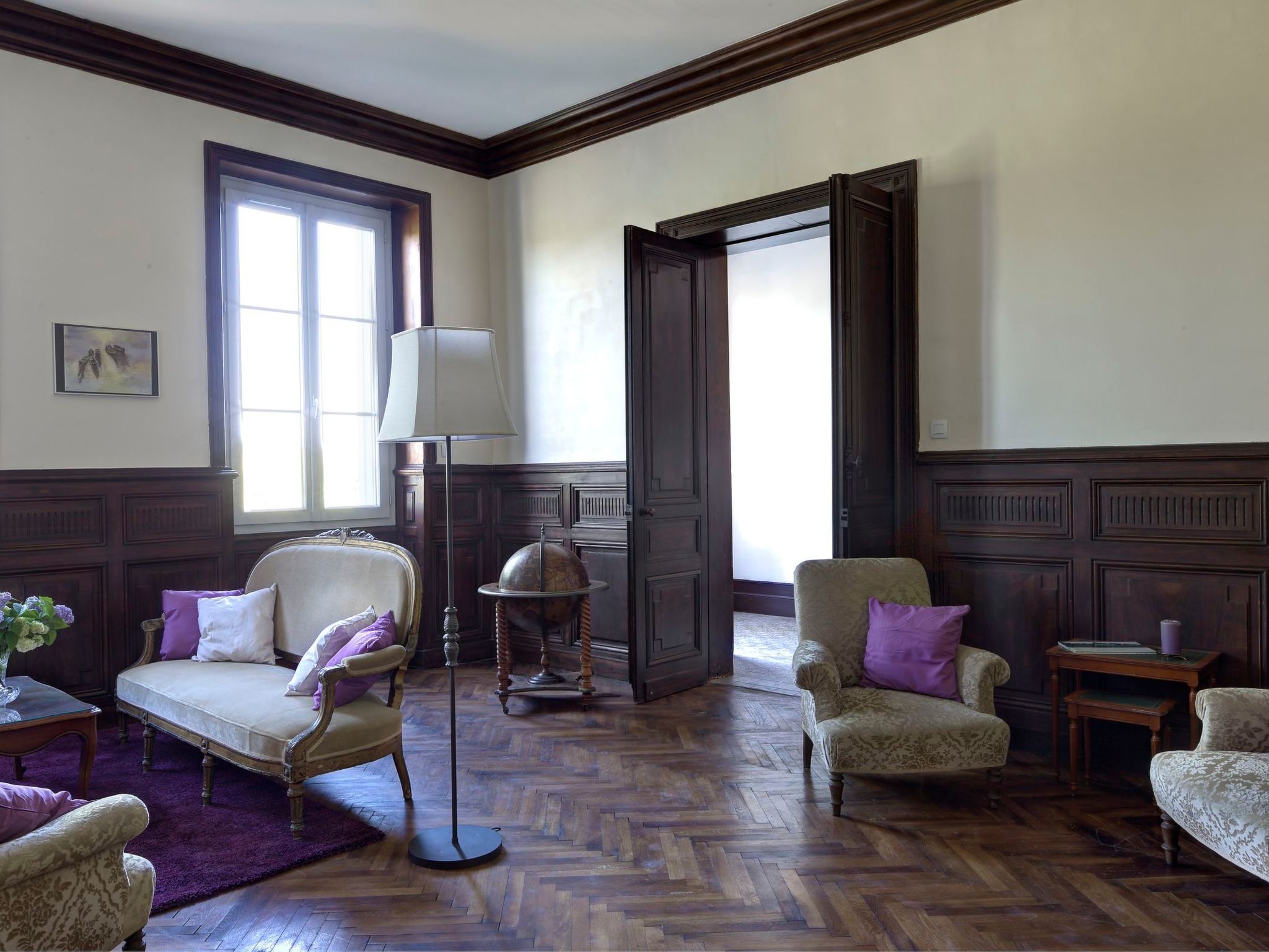 Schloss mit Überlaufpool an der Dordogne-Binnen