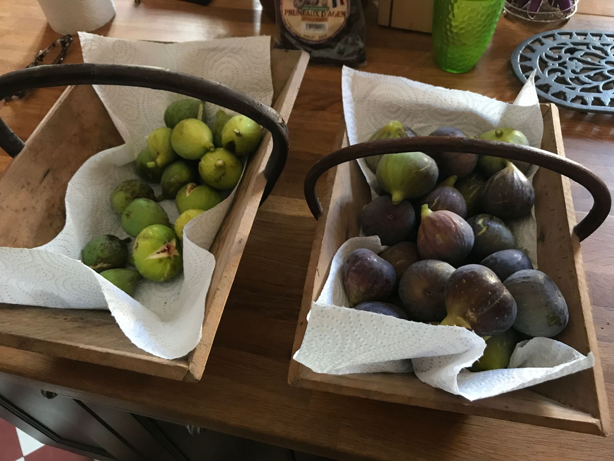 Schloss mit Überlaufpool an der Dordogne-Binnen