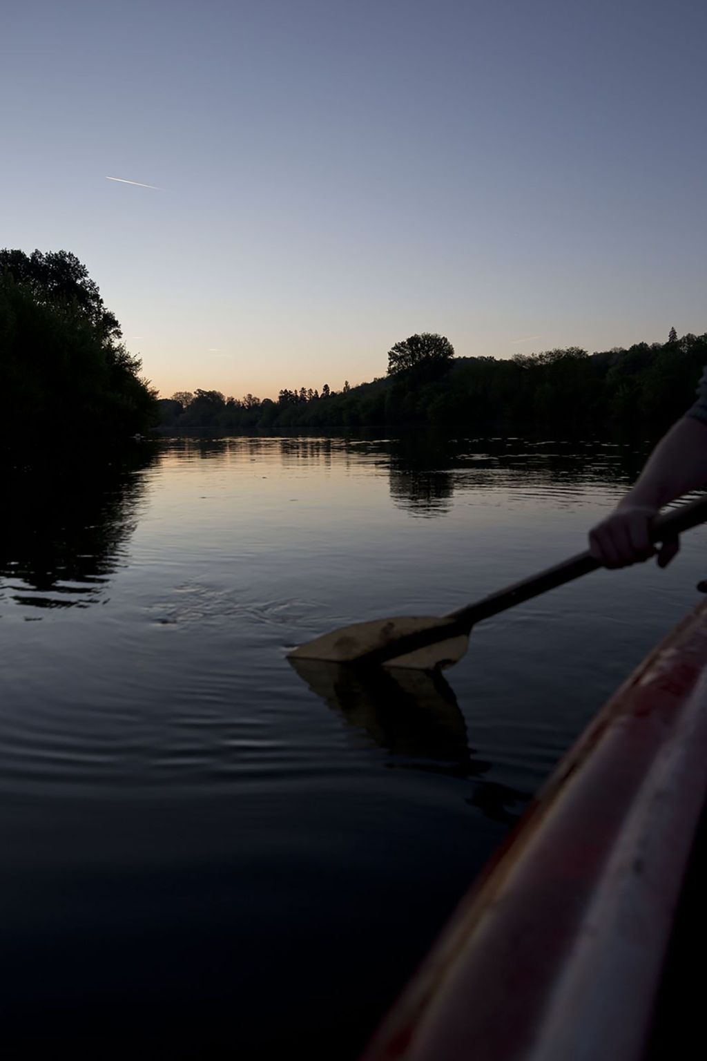 Schloss mit Überlaufpool an der Dordogne-Binnen