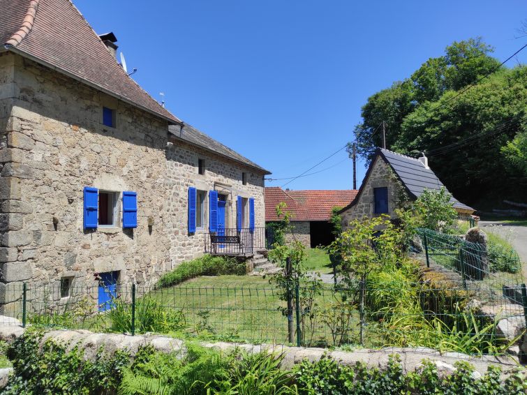Search and Stay destination Teyssieu, Occitanie - France from AU$ 100. Cazals