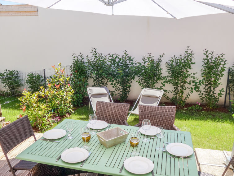 Search and Stay destination Gujan-Mestras, Nouvelle-Aquitaine - France from AU$ 268. Villa Tamaris
