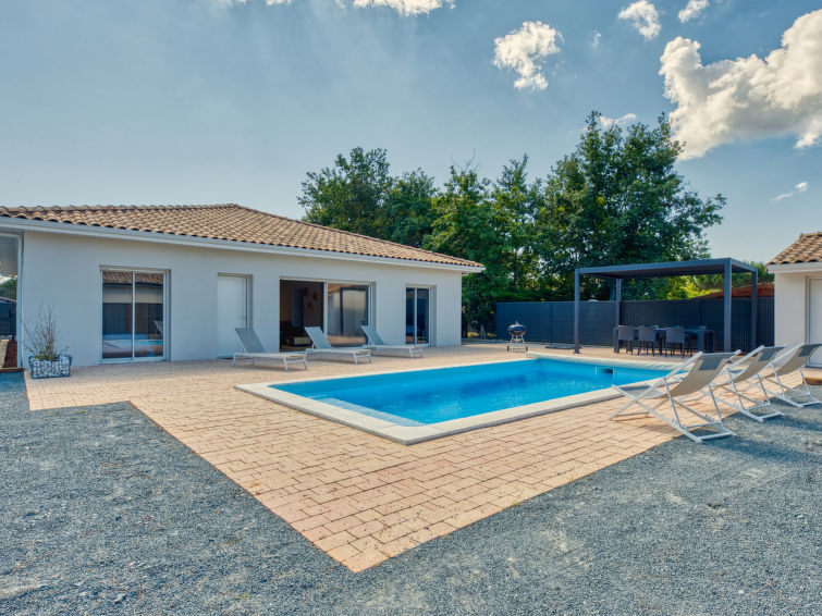 Search and Stay destination Vendays-Montalivet, Nouvelle-Aquitaine - France from AU$ 423. Les Tamaris