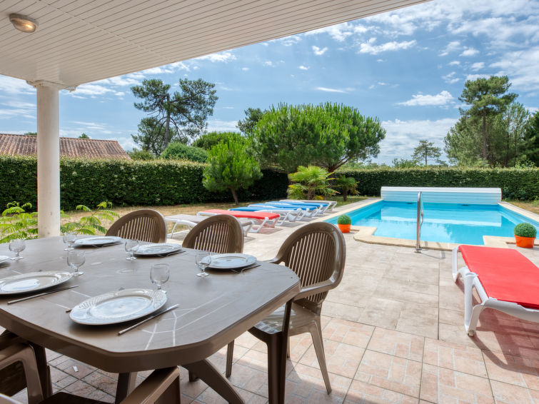 Search and Stay destination Vendays-Montalivet, Nouvelle-Aquitaine - France from AU$ 381. Les Acacias