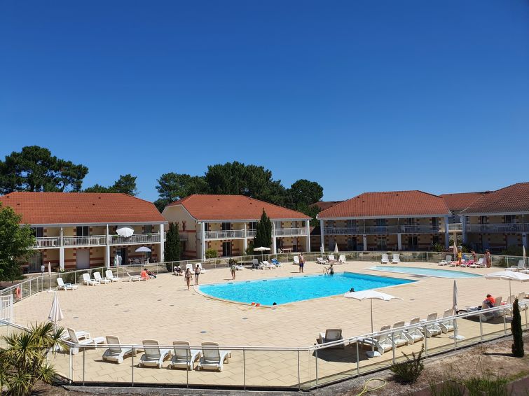 Search and Stay destination Le Verdon-sur-Mer, Nouvelle-Aquitaine - France from AU$ 131. Les Alcyons Studio Cabine
