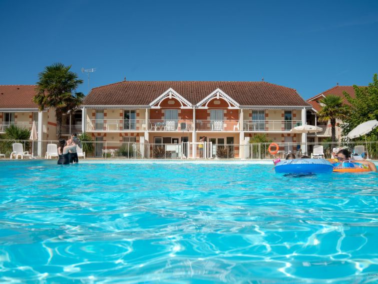Search and Stay destination Le Verdon-sur-Mer, Nouvelle-Aquitaine - France from AU$ 131. Les Alcyons Studio Cabine