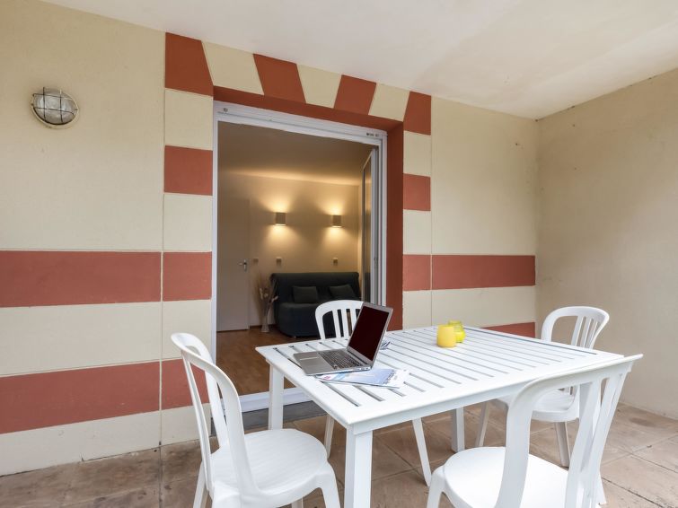 Search and Stay destination Le Verdon-sur-Mer, Nouvelle-Aquitaine - France from AU$ 131. Les Alcyons Studio Cabine