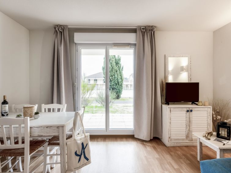 Search and Stay destination Le Verdon-sur-Mer, Nouvelle-Aquitaine - France from AU$ 161. Les Alcyons T2