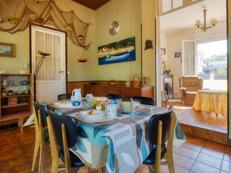 Search and Stay, undefined in undefined. Gallery position 3