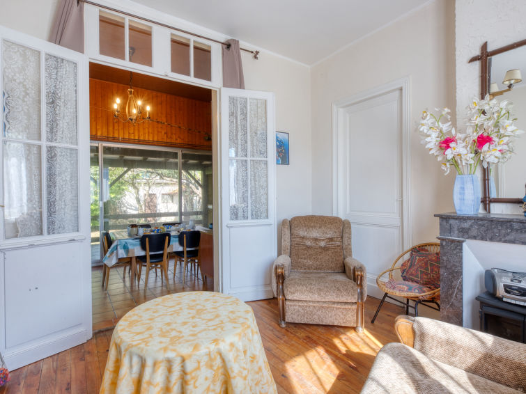 Search and Stay, undefined in undefined. Gallery position 1