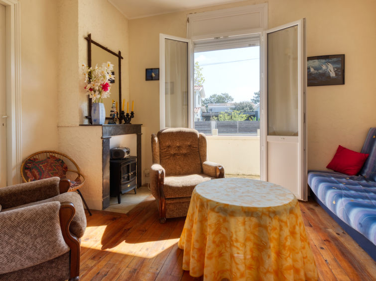 Search and Stay, undefined in undefined. Gallery position 4