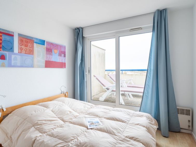 Search and Stay destination Lacanau, Nouvelle-Aquitaine - France from AU$ 194. Bleu Marine