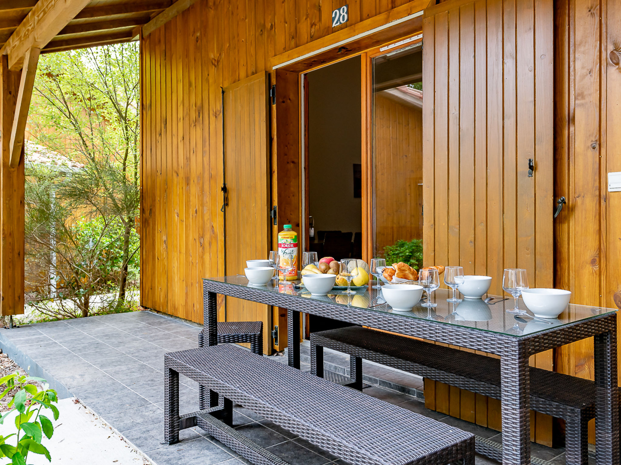 Les Rives du Lac-Buiten