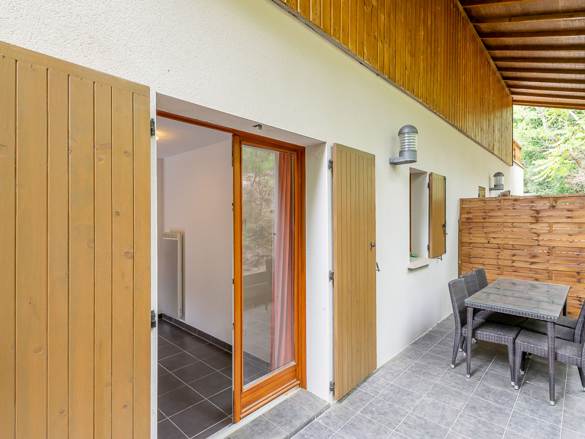 Les Rives du Lac-Buiten