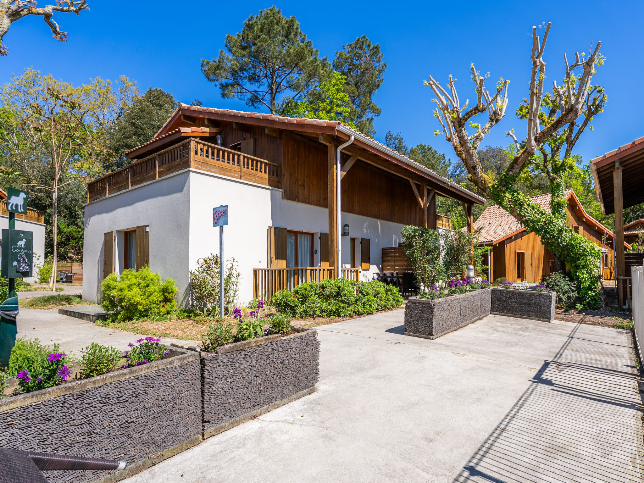 Rives du Lac - Outside