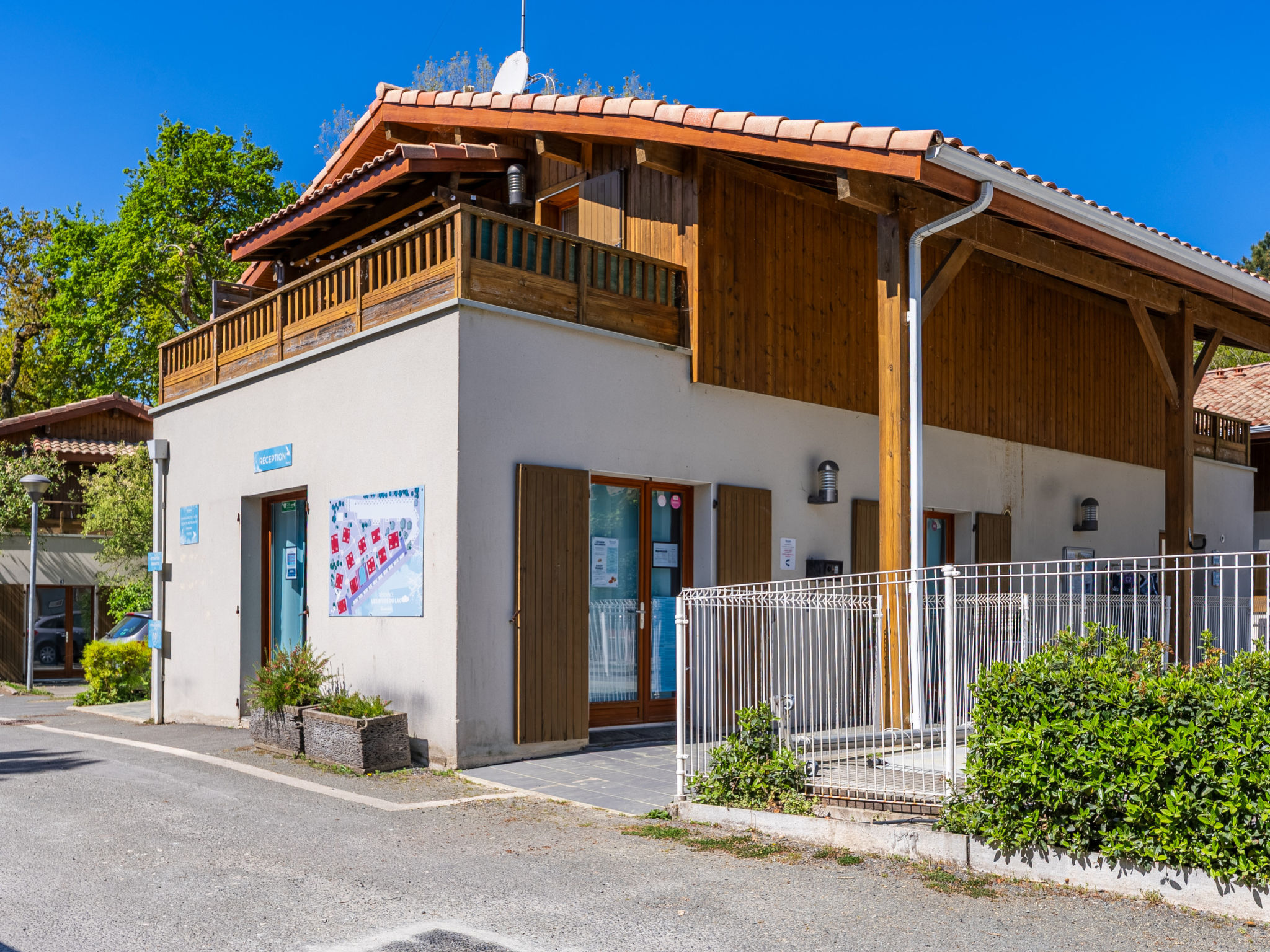 Rives du Lac - Outside