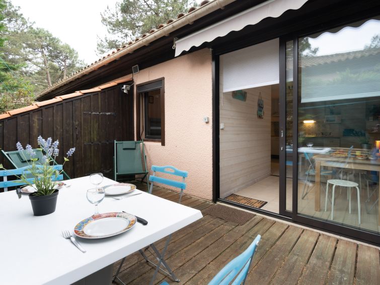 Search and Stay destination Lacanau, Nouvelle-Aquitaine - France from AU$ 177. Les Pins