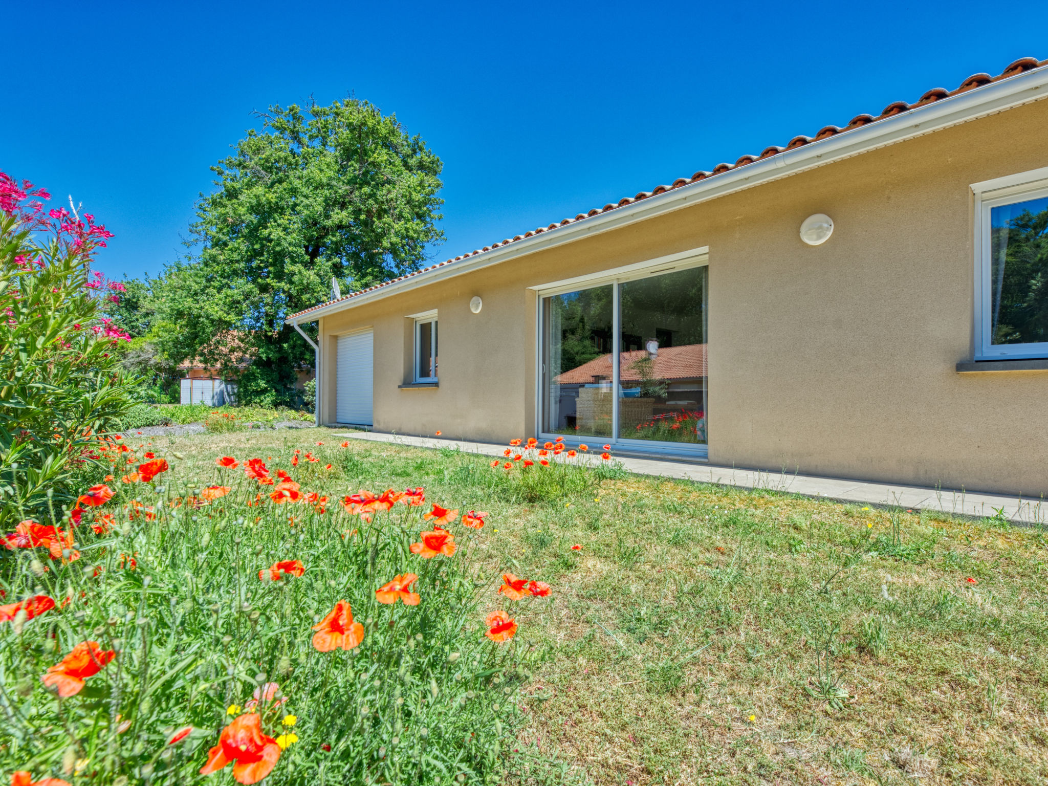 Soulac-sur-Mer accommodation cottages for rent in Soulac-sur-Mer apartments to rent in Soulac-sur-Mer holiday homes to rent in Soulac-sur-Mer