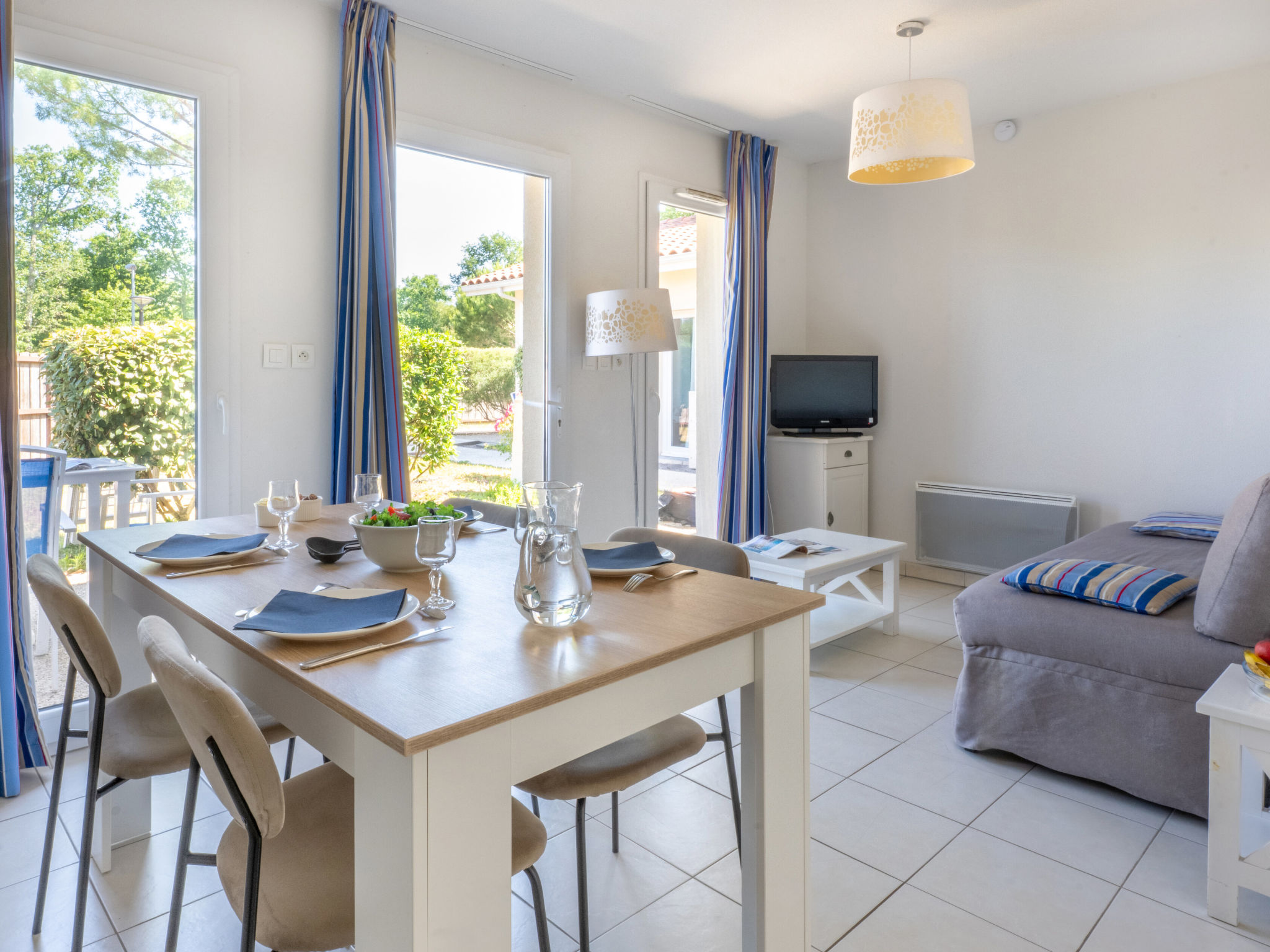 Le Petit Pont-Drinnen