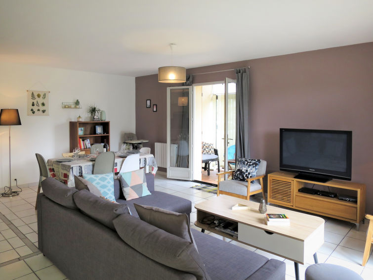 Search and Stay destination Hourtin, Nouvelle-Aquitaine - France from AU$ 177. Les Chênes (HUT123)