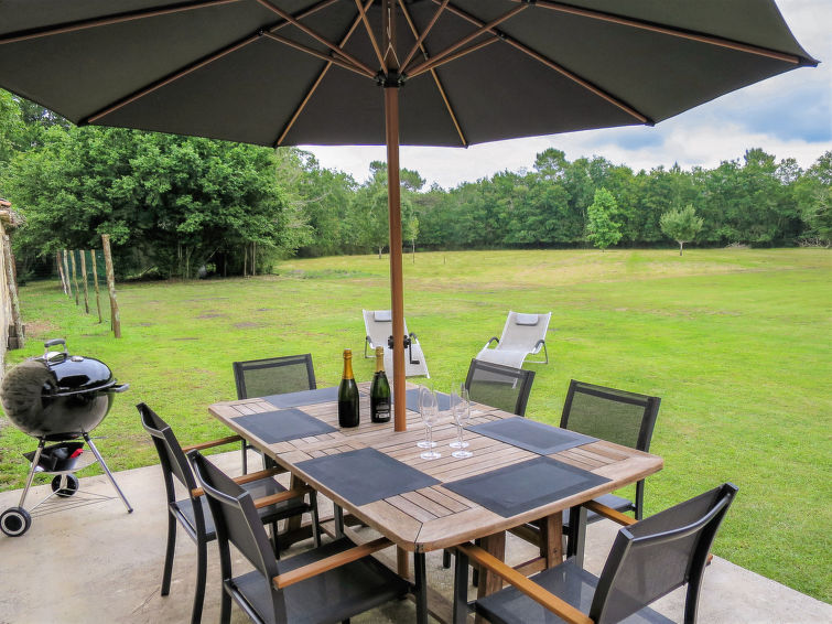 Search and Stay destination Naujac-sur-Mer, Nouvelle-Aquitaine - France from AU$ 136. La Cheneraie