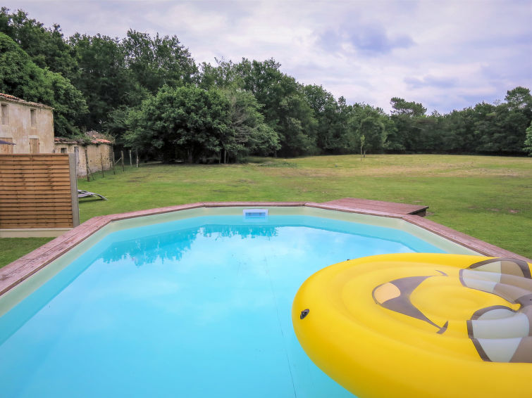 Search and Stay destination Naujac-sur-Mer, Nouvelle-Aquitaine - France from AU$ 136. La Cheneraie