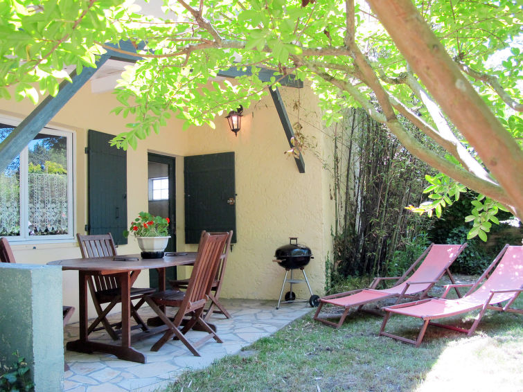 Search and Stay destination Queyrac, Nouvelle-Aquitaine - France from AU$ 99. Les Sables