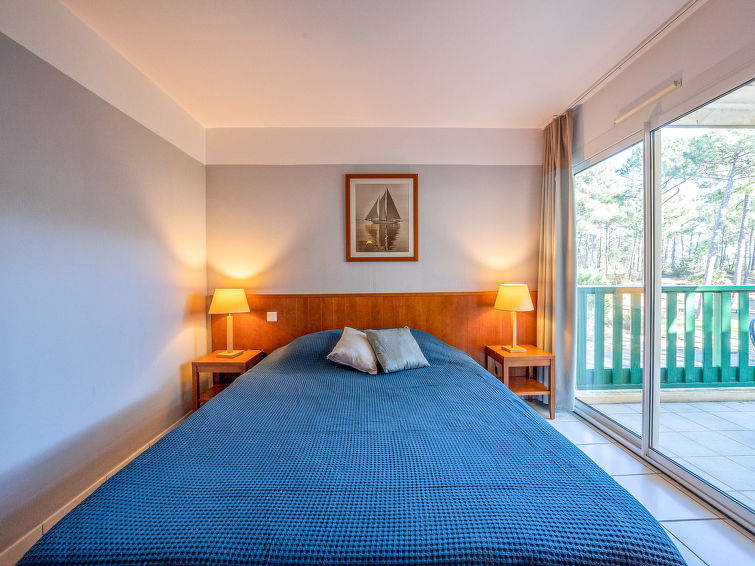 Search and Stay destination Carcans, Nouvelle-Aquitaine - France from AU$ 157. Les Grands Pins