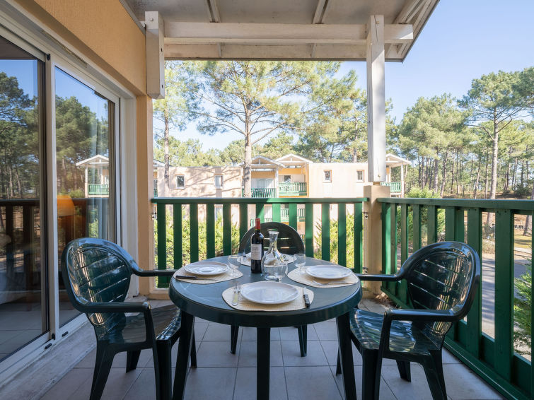 Search and Stay destination Carcans, Nouvelle-Aquitaine - France from AU$ 157. Les Grands Pins