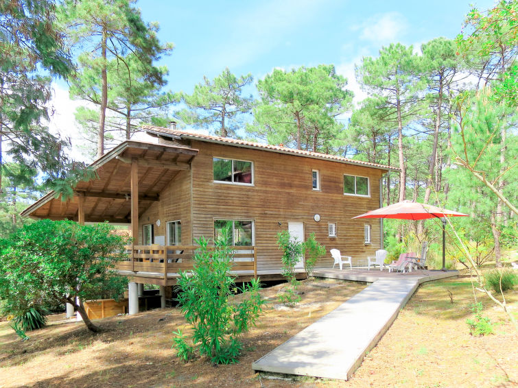 Search and Stay destination Carcans, Nouvelle-Aquitaine - France from AU$ 314. La Cigale (MAU190)