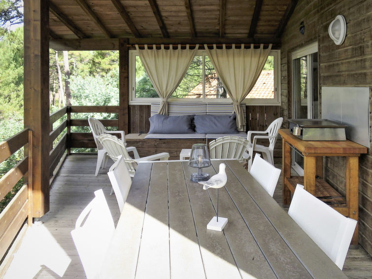 Search and Stay destination Carcans, Nouvelle-Aquitaine - France from AU$ 314. La Cigale (MAU190)