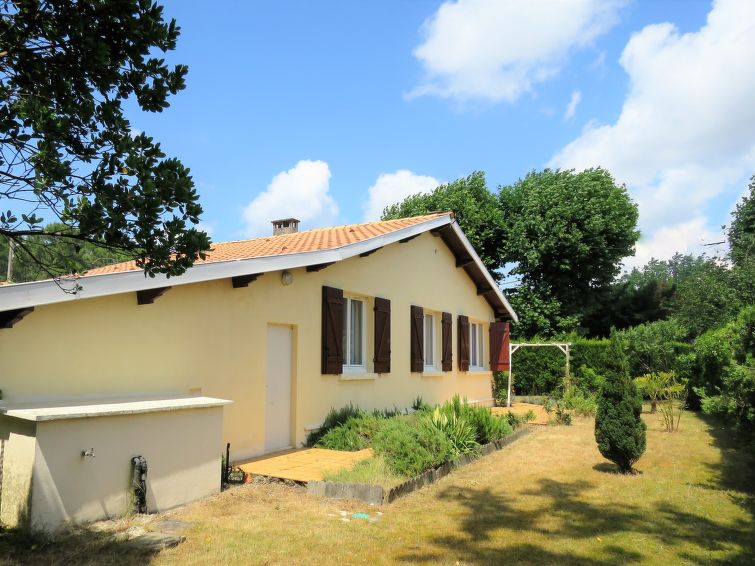 Search and Stay destination Andernos-les-Bains, Nouvelle-Aquitaine - France from AU$ 279. Les Hirondelles