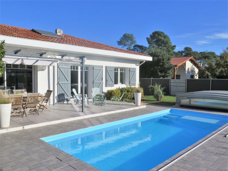 Search and Stay destination Andernos-les-Bains, Nouvelle-Aquitaine - France from AU$ 643. Camélia