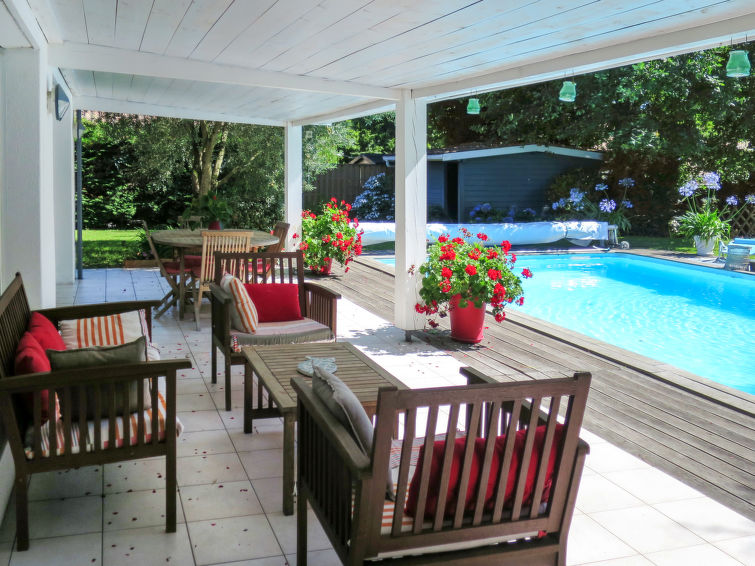 Search and Stay destination Andernos-les-Bains, Nouvelle-Aquitaine - France from AU$ 630. Villa Katy