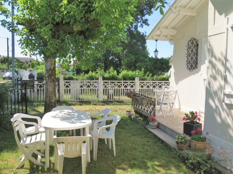 Search and Stay destination Andernos-les-Bains, Nouvelle-Aquitaine - France from AU$ 153. L'Andernosienne