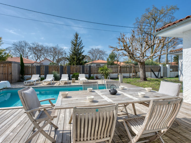 Search and Stay destination Andernos-les-Bains, Nouvelle-Aquitaine - France from AU$ 814. Doudoux 12