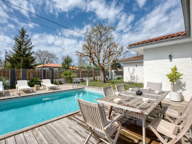 Search and Stay destination Andernos-les-Bains, Nouvelle-Aquitaine - France from AU$ 743. Andernos Bassin
