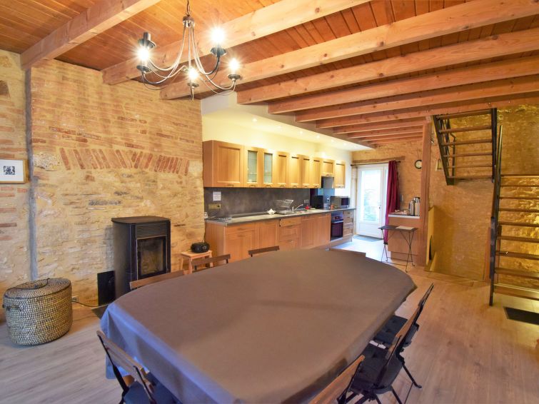 Search and Stay destination Lacapelle-Biron, Nouvelle-Aquitaine - France from AU$ 366. Maison du Bourg