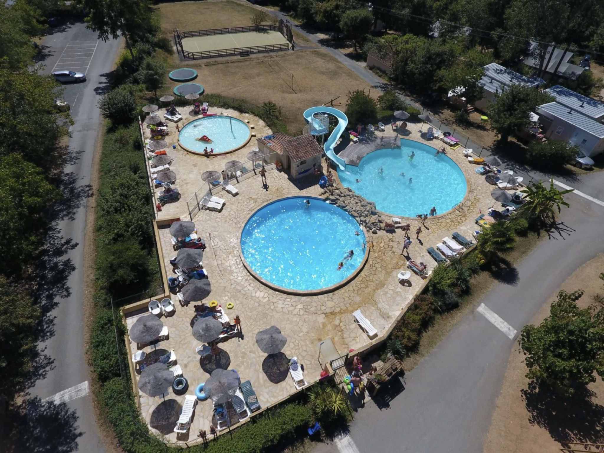 Camping Le Clou - Lodge de Luxe - Buiten