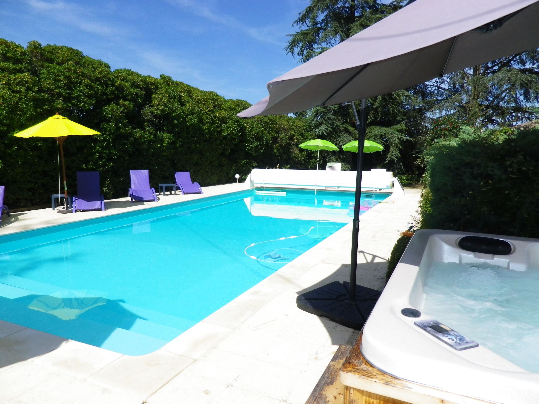 Villa mit Jacuzzi-Image-tags.info