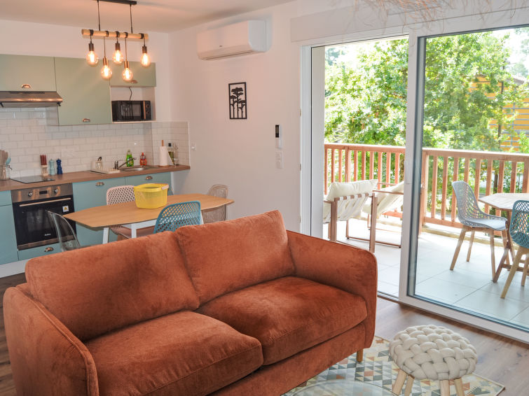 "Jade", appartement 2-kamers 40 m2 op de 1e verdieping. Comfortabel en modern ingericht: woon-/eetkamer met 1 divanbed (140 cm, lengte 190 cm), TV (Flatscreen TV), air-conditioning. 1 kamer met 1 2-pe..
