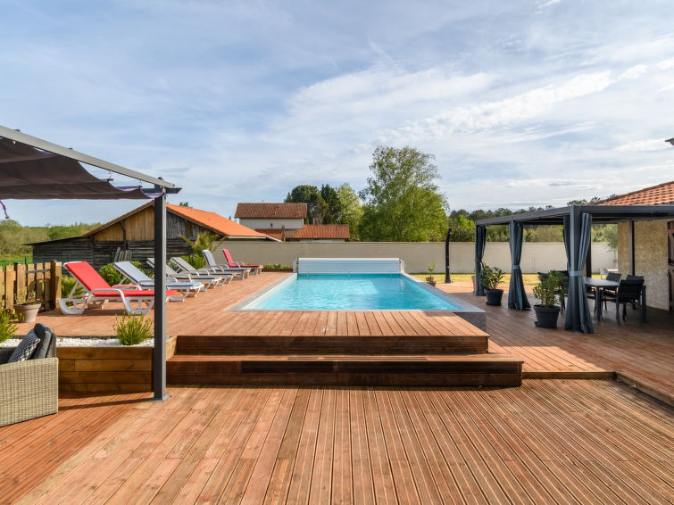 Search and Stay destination Lit-et-Mixe, Nouvelle-Aquitaine - France from AU$ 313. Petrocq