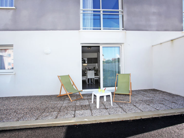 Search and Stay destination Vieux-Boucau-les-Bains, Nouvelle-Aquitaine - France from AU$ 56. Résidence Lagocéan T2 Sup.