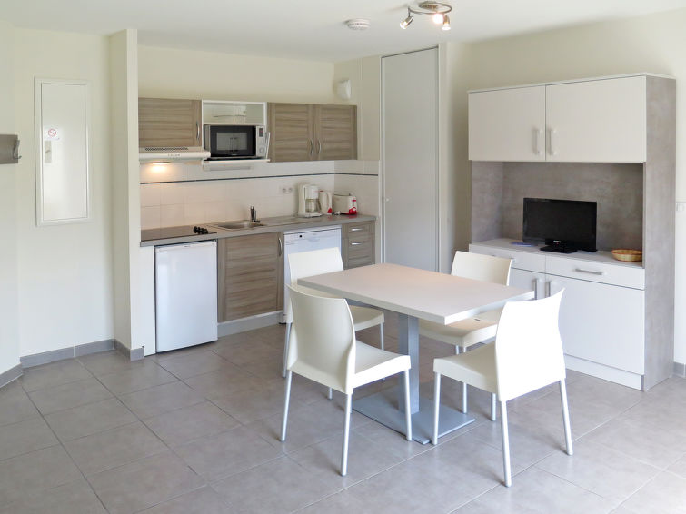 Search and Stay destination Vieux-Boucau-les-Bains, Nouvelle-Aquitaine - France from AU$ 56. Résidence Lagocéan T2 Sup.